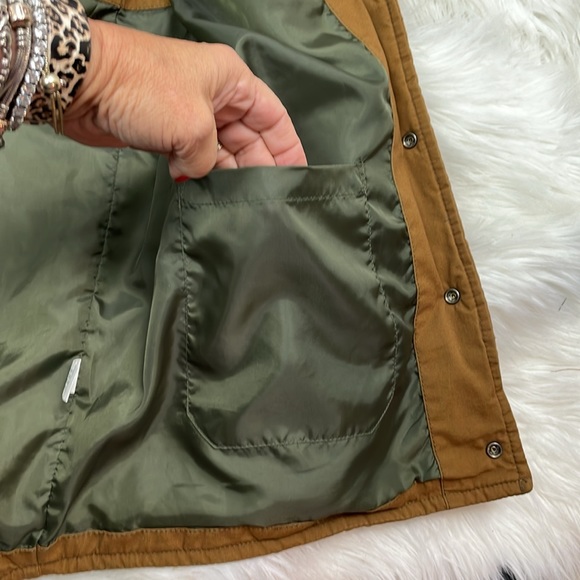 Clear Water Outfitters Men’s Brown Utility Quilted Vest, Size Large - Picture 7 of 11